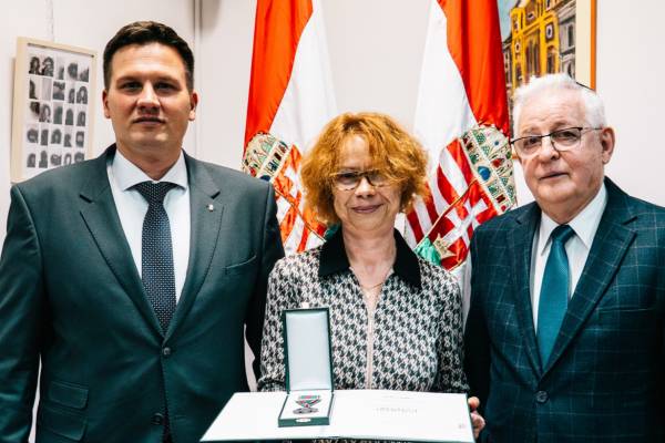 Deák Andrea állami kitüntetést kapott a magyar zsidó kultúra szolgálatáért